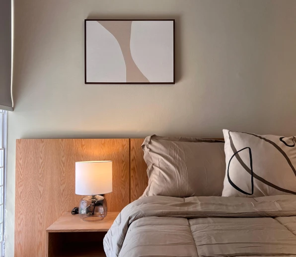 Imagen de un cuarto con una cama